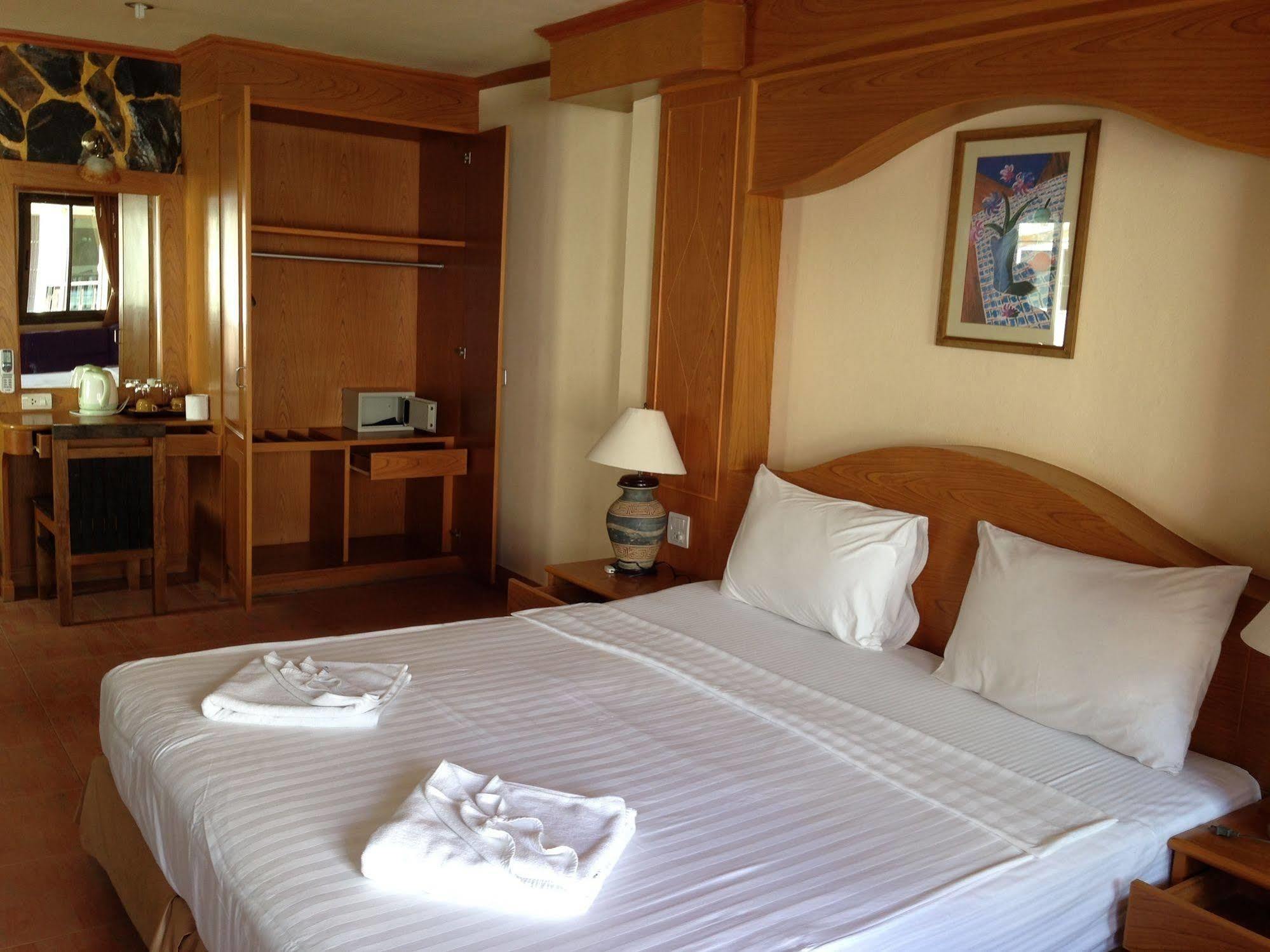 Hotel The House Patong Esterno foto