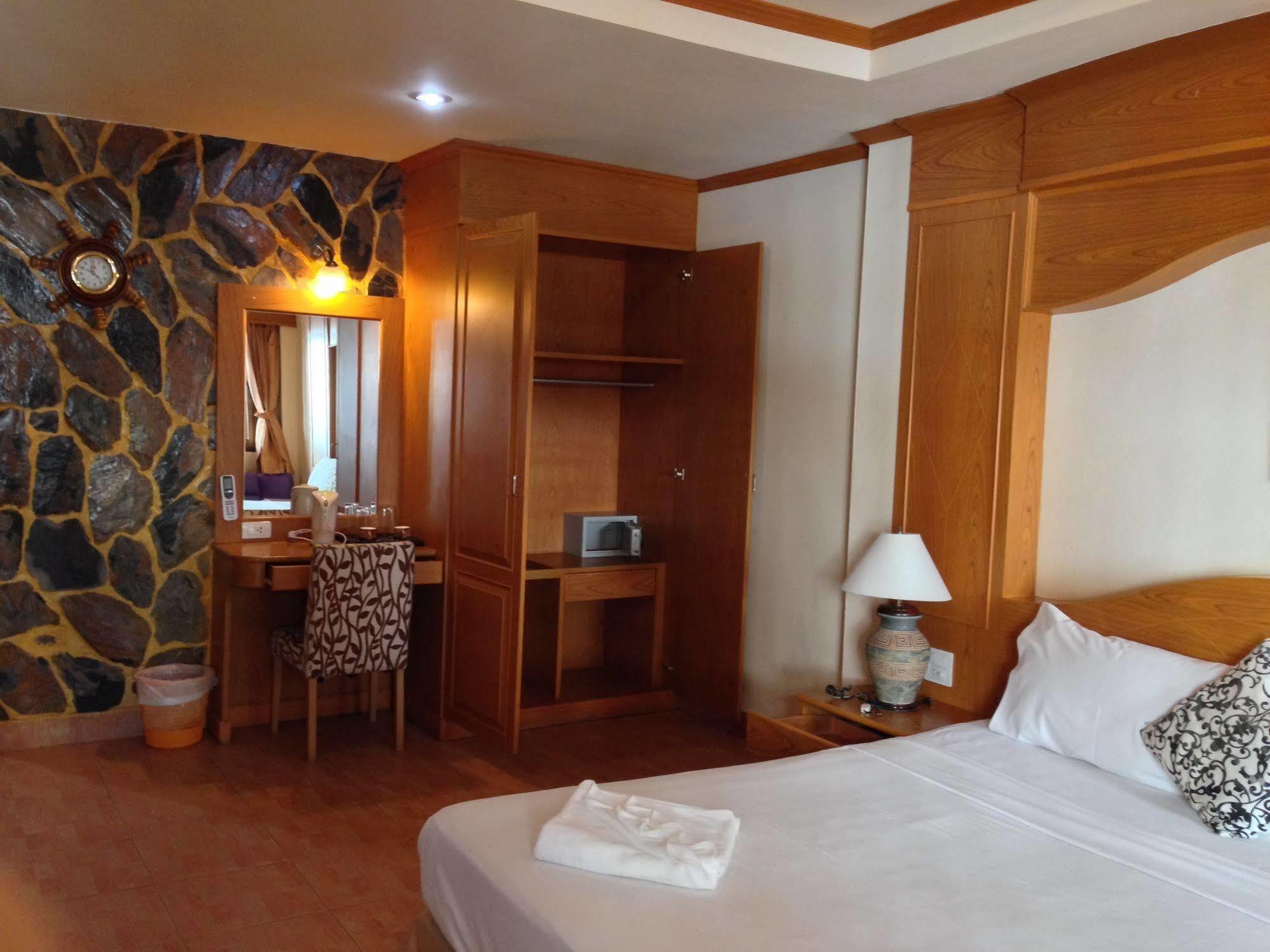 Hotel The House Patong Esterno foto
