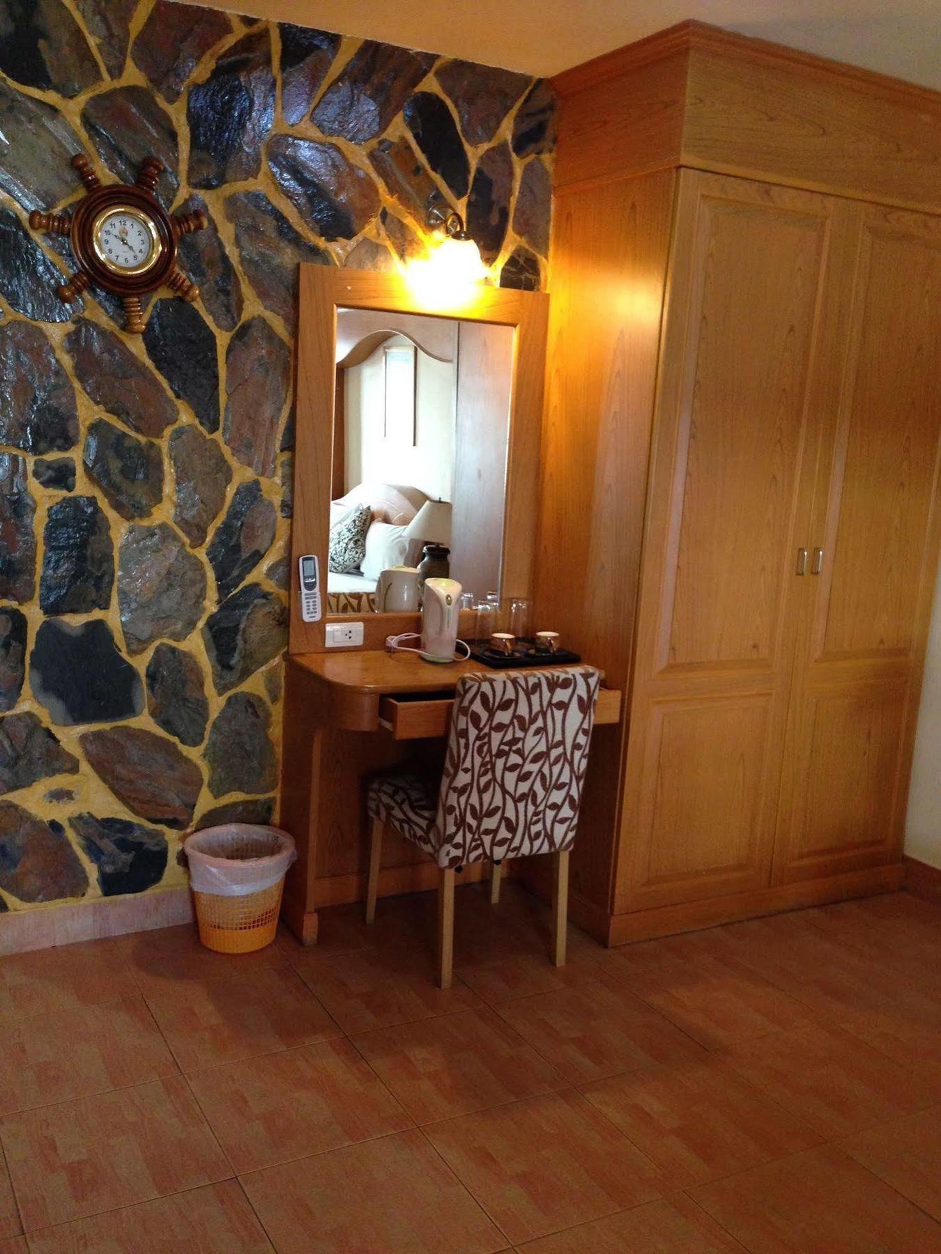 Hotel The House Patong Esterno foto
