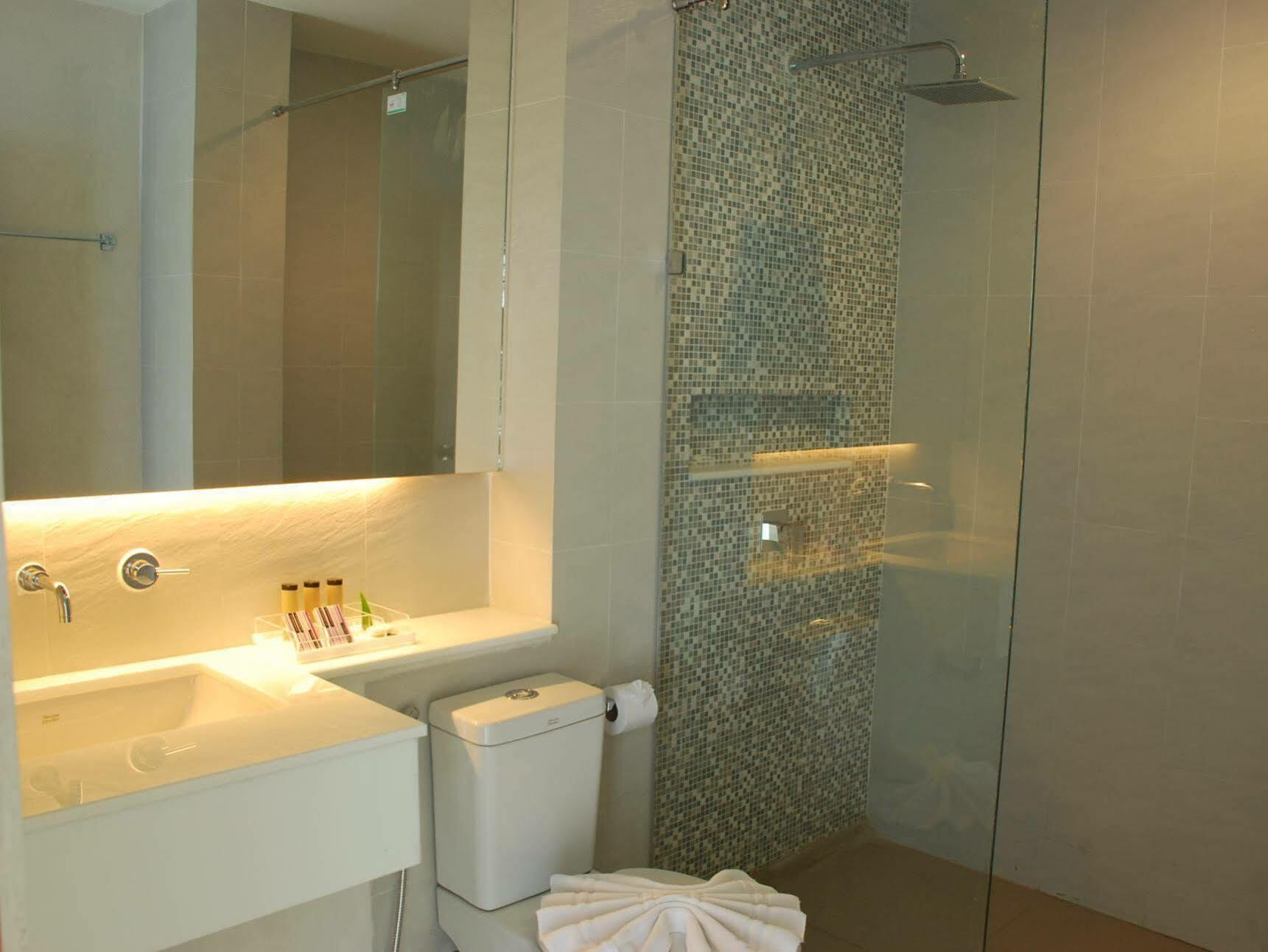 Hotel The House Patong Esterno foto
