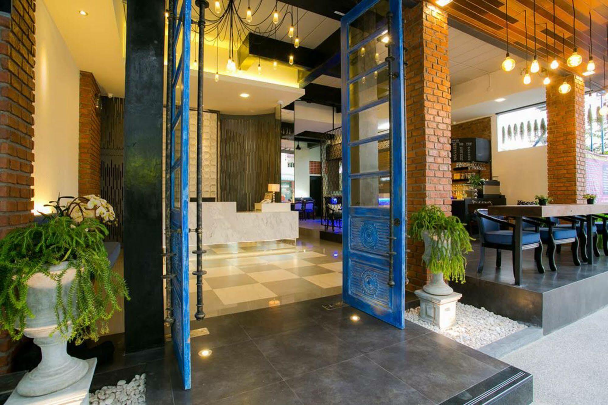 Hotel The House Patong Esterno foto