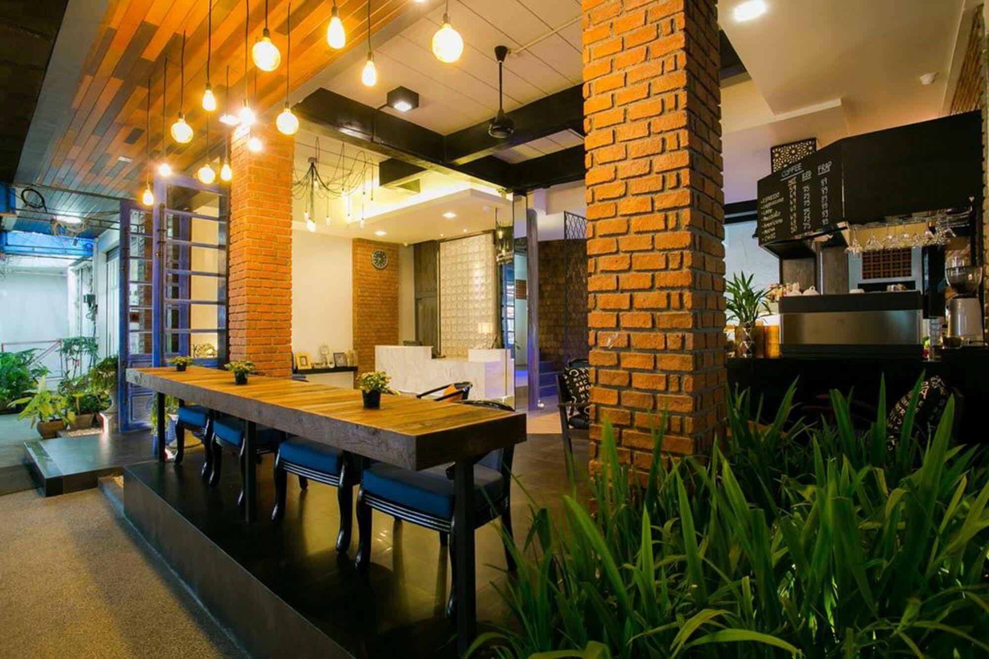 Hotel The House Patong Esterno foto